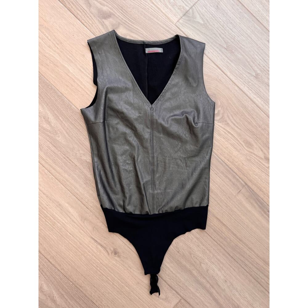 Commando faux leather Sleeveless V-Neck Shapewear Bodysuit in Metallic gunmetal - Picture 2 of 6